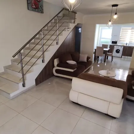 Royal Sun Villa, 2 Bedroom Semi-detached ヴィラ